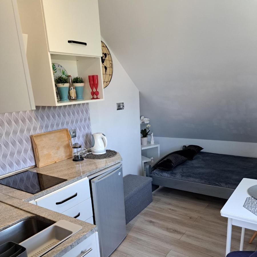 Maly Apartamencik Teo Rewal Esterno foto