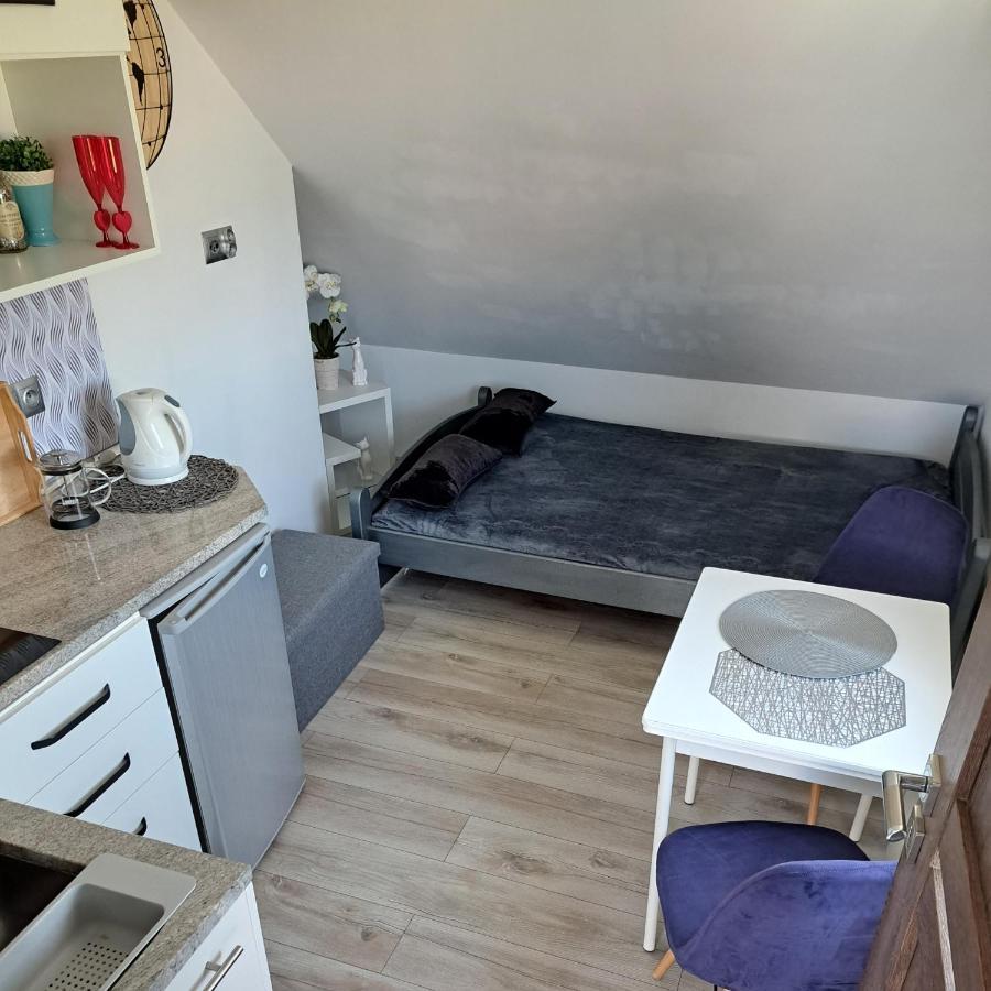 Maly Apartamencik Teo Rewal Esterno foto