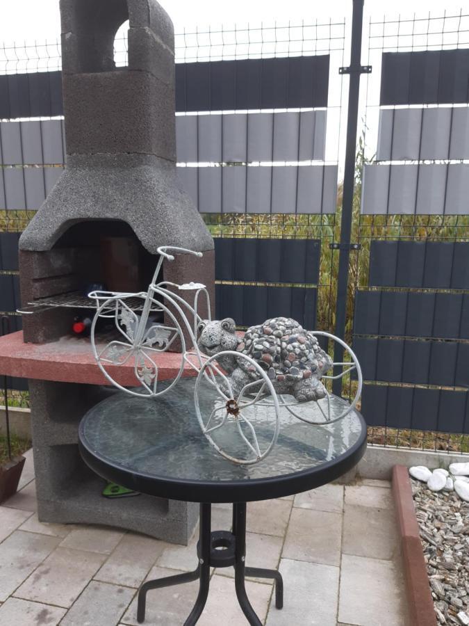 Maly Apartamencik Teo Rewal Esterno foto
